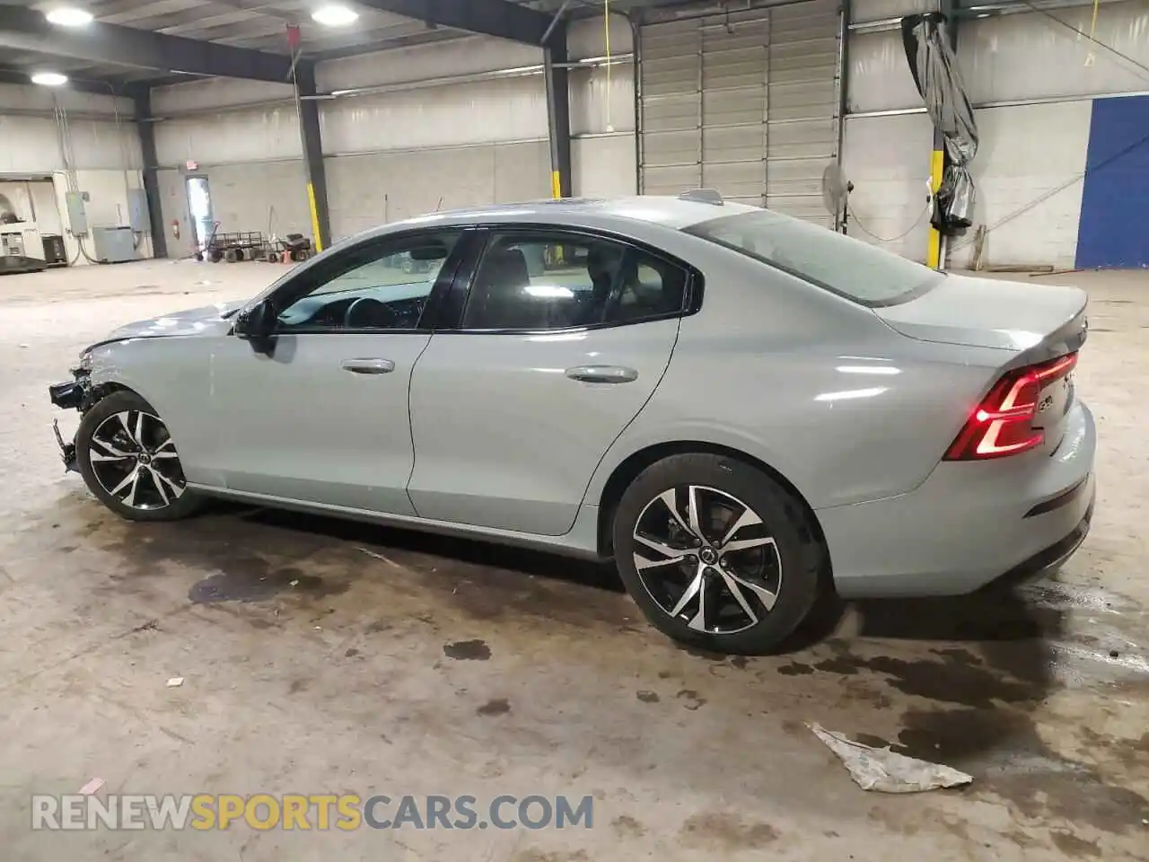 2 fotografías del automóvil dañado 7JRL12FK4RG322970 VOLVO S60 CORE 2024