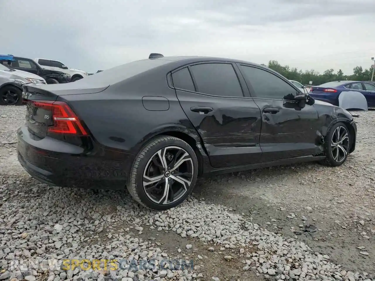 3 Photograph of a damaged car 7JRL12FKXRG317854 VOLVO S60 CORE 2024