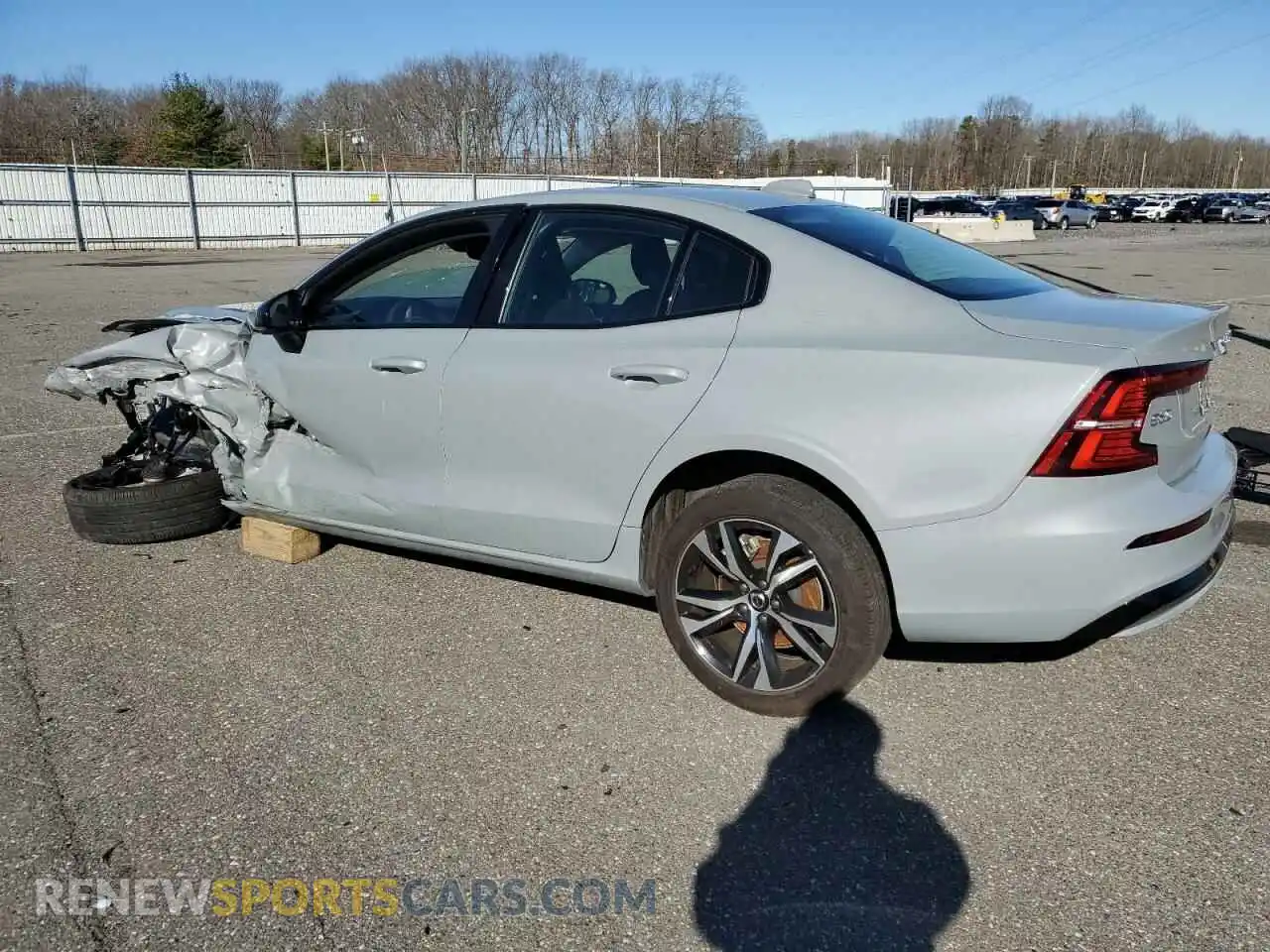 2 Photograph of a damaged car 7JRL12FKXRG322861 VOLVO S60 CORE 2024