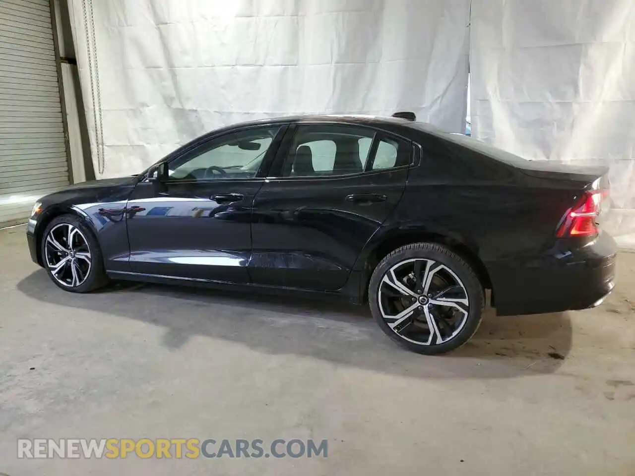 2 Photograph of a damaged car 7JRL12TK0RG322470 VOLVO S60 CORE 2024