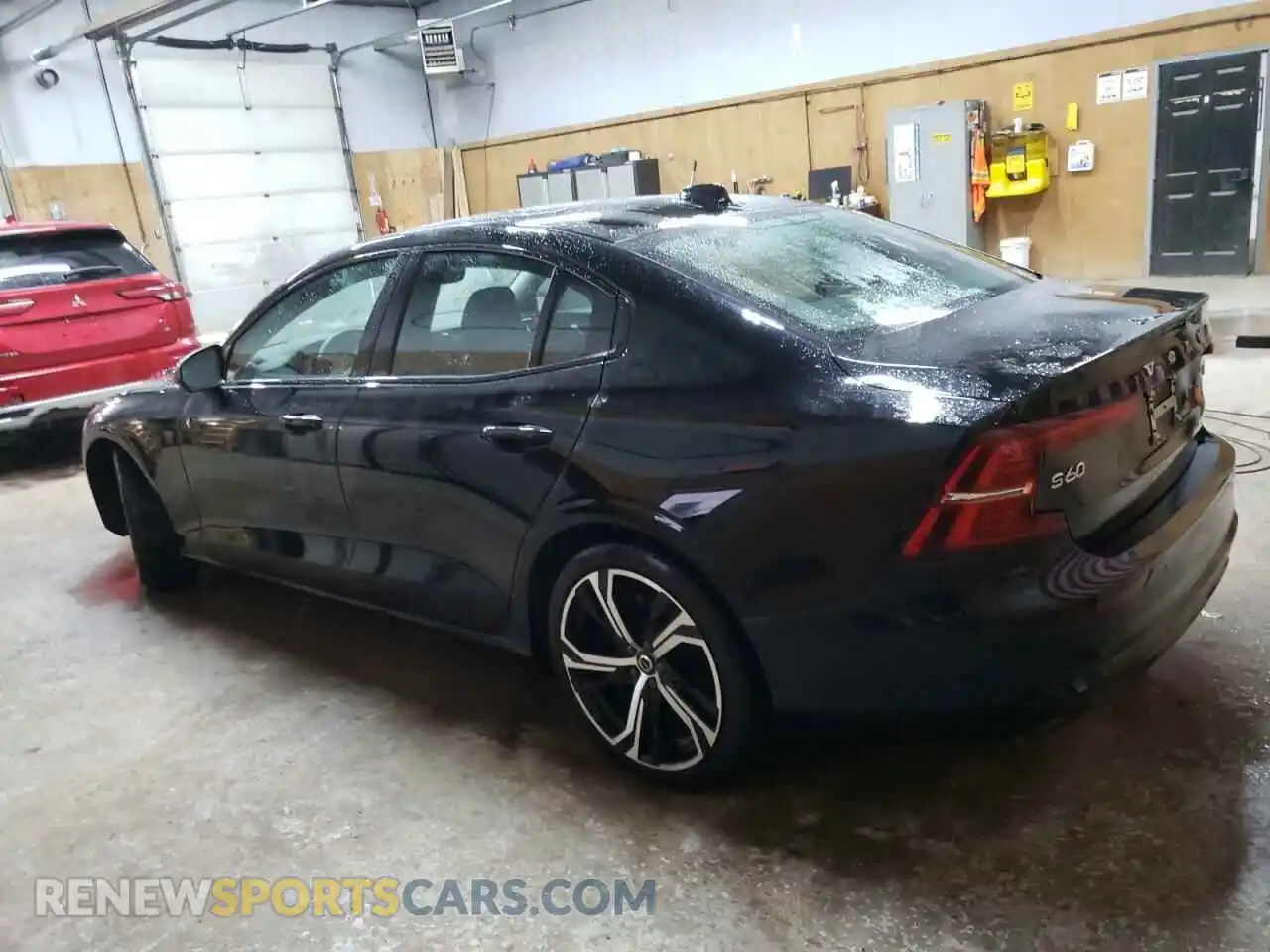 2 fotografías del automóvil dañado 7JRL12TL9RG280986 VOLVO S60 PLUS 2024