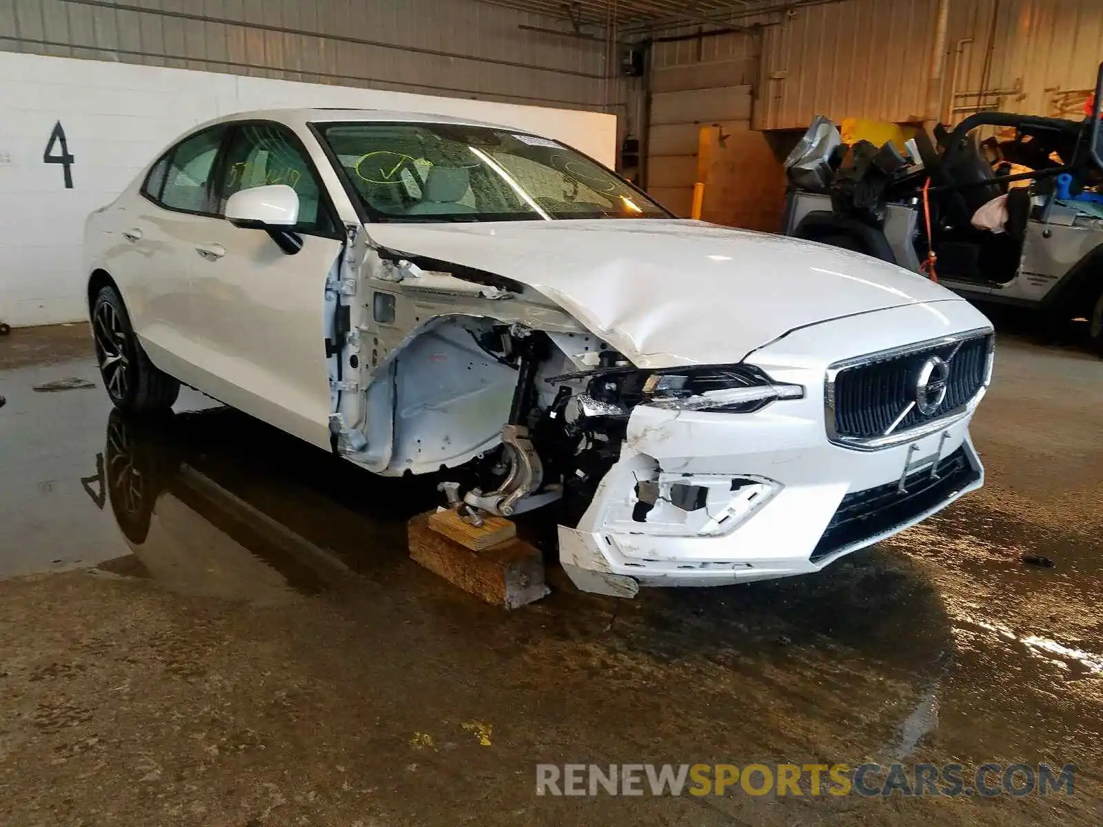 1 Photograph of a damaged car 7JRA22TK4KG015748 VOLVO S60 T6 MOM 2019