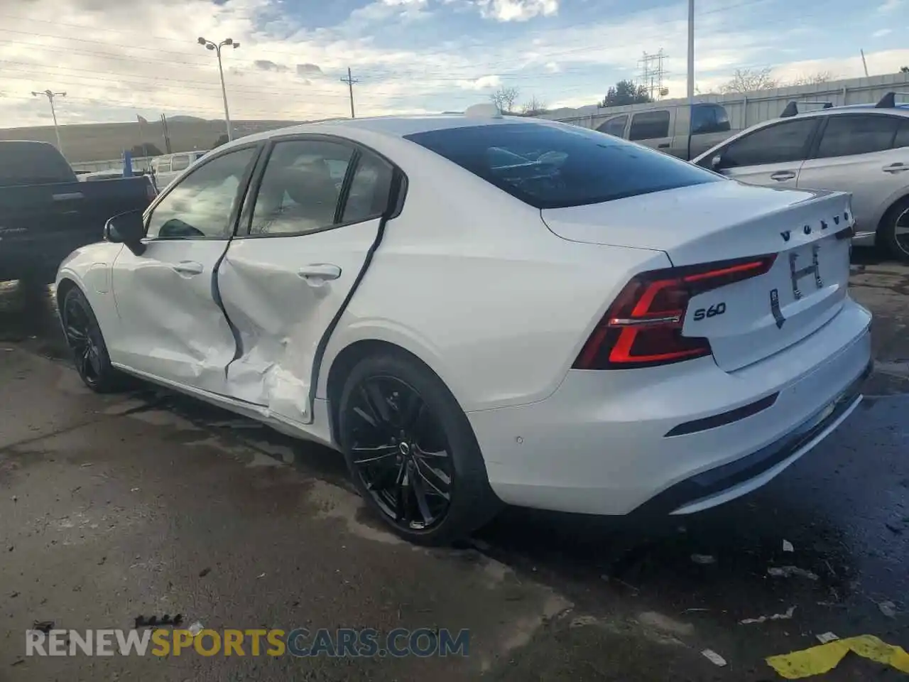 2 Photograph of a damaged car 7JRH60FJ7RG290549 VOLVO S60 ULTIMA 2024
