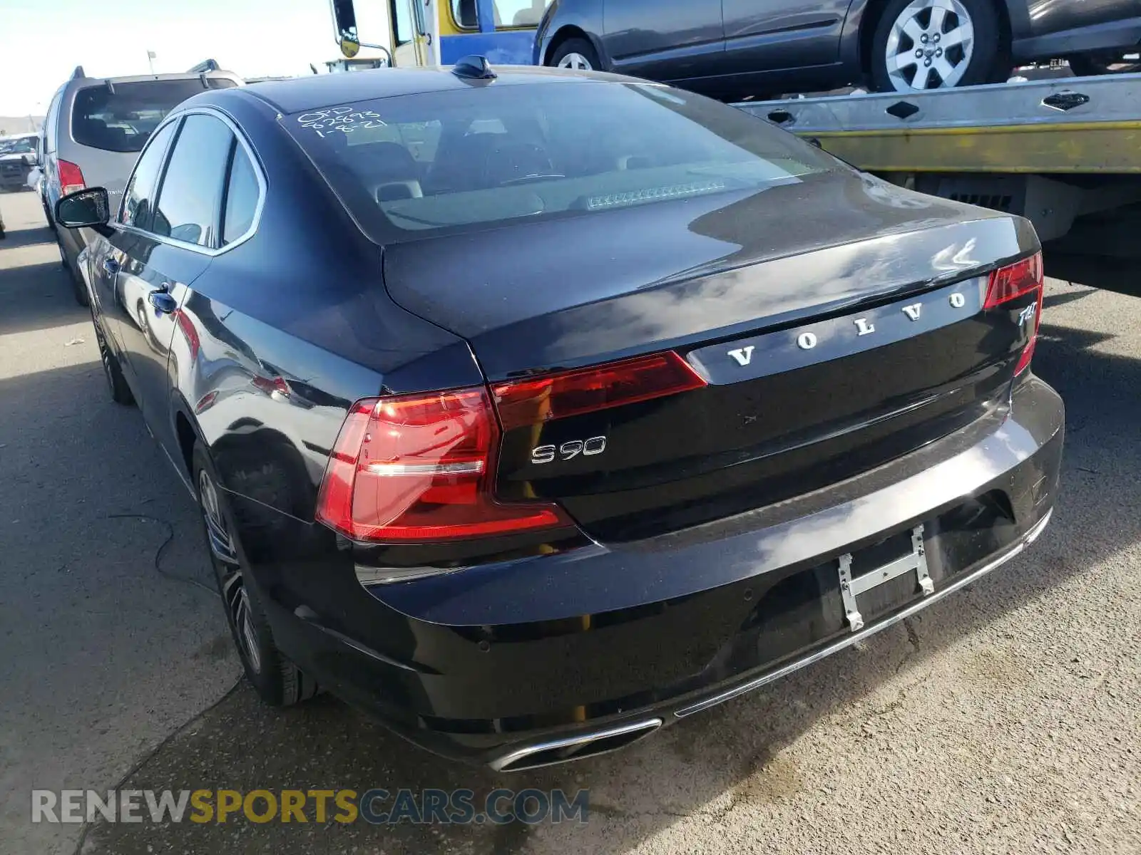 3 Photograph of a damaged car LVYA22MK4LP178228 VOLVO S90 2020