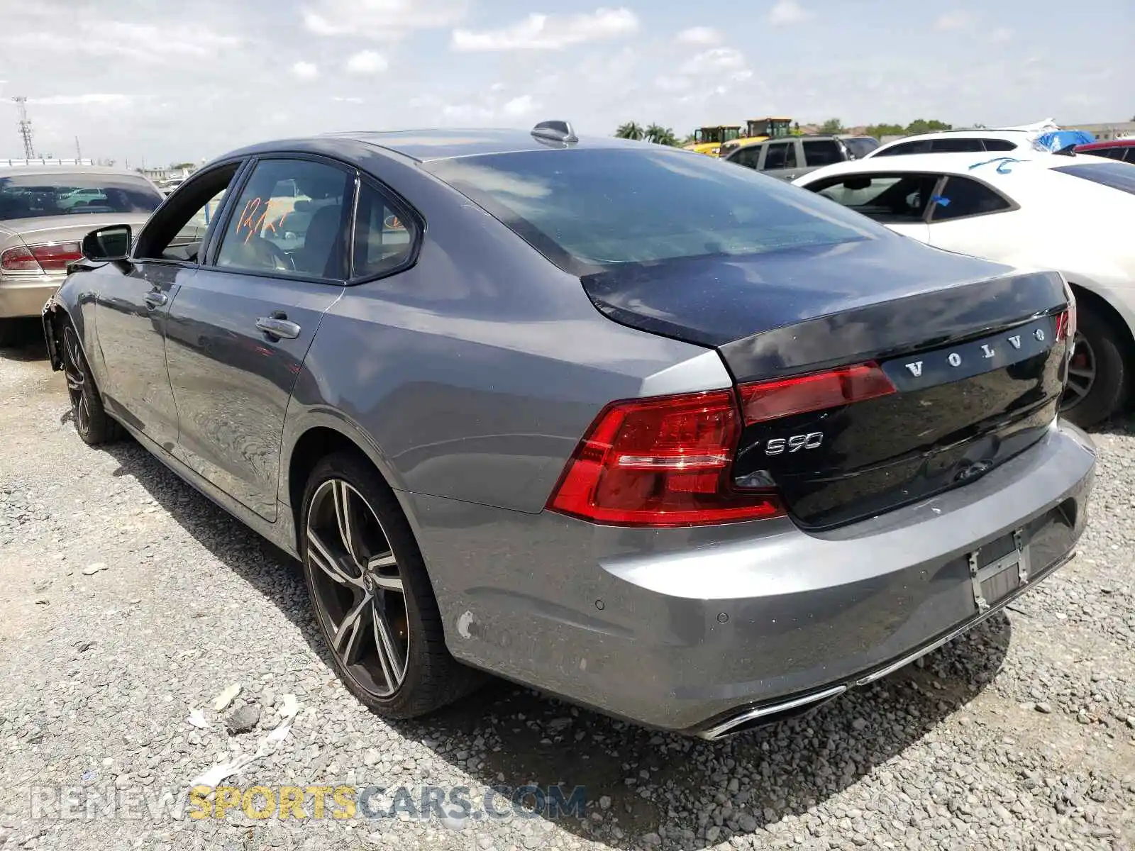 3 Photograph of a damaged car LVYA22MT8LP171677 VOLVO S90 2020