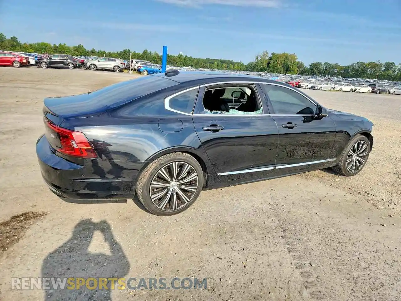3 Photograph of a damaged car LVY062MN3PP348935 VOLVO S90 2023