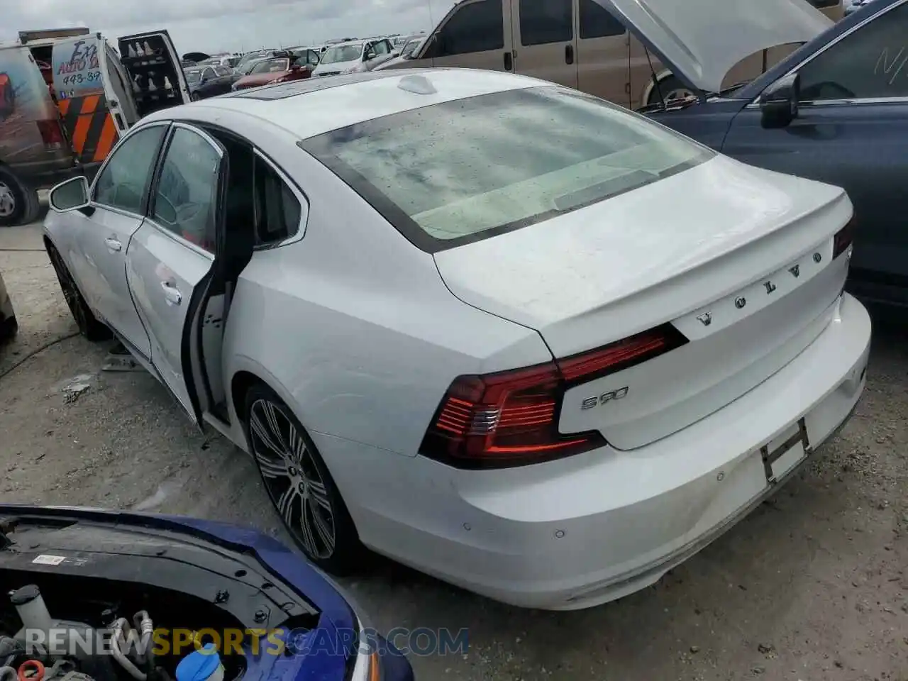 2 fotografías del automóvil dañado LVY062ML9NP263674 VOLVO S90 B6 INS 2022