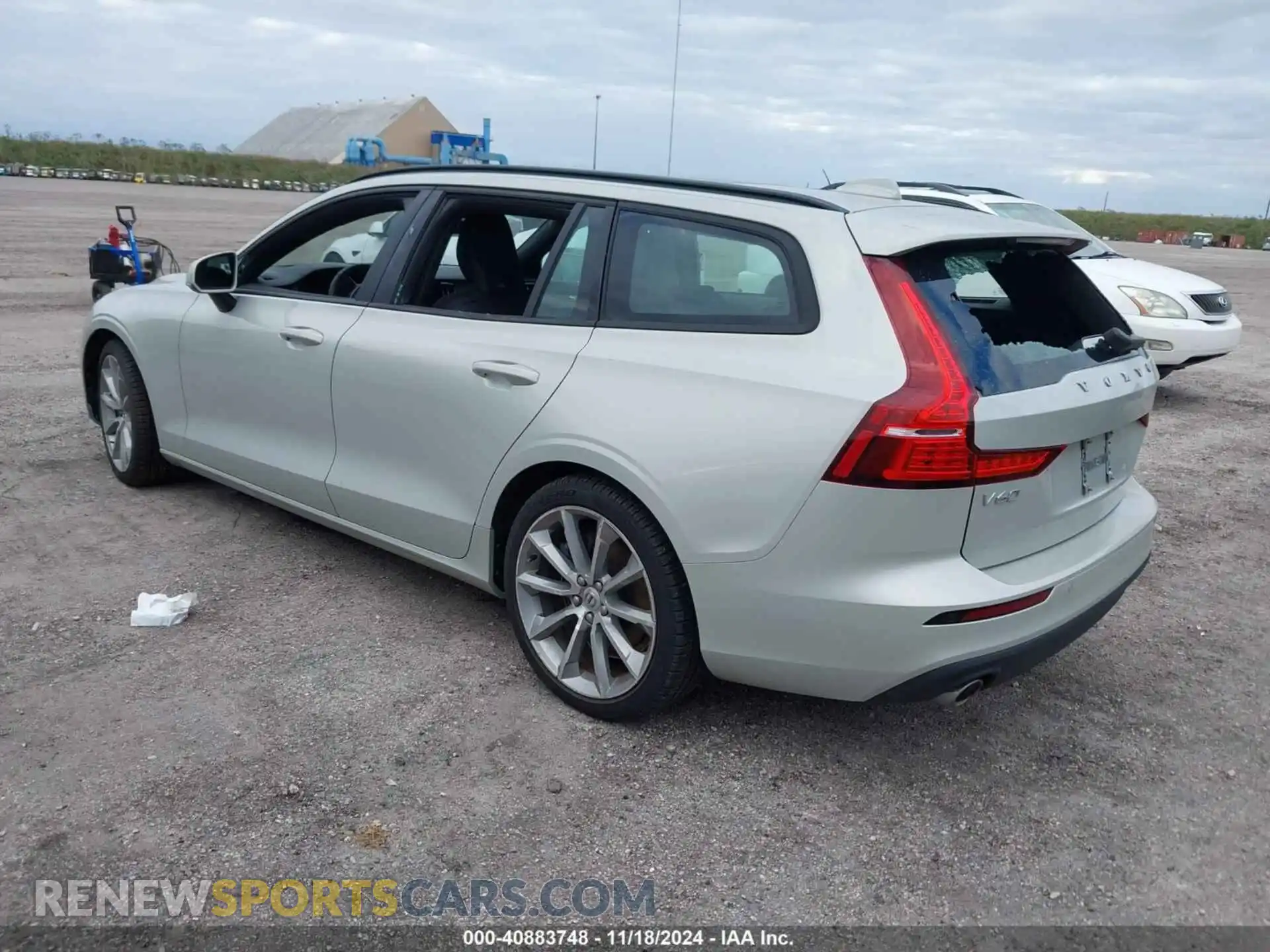 3 Photograph of a damaged car YV1102EK1L2348922 VOLVO V60 2020