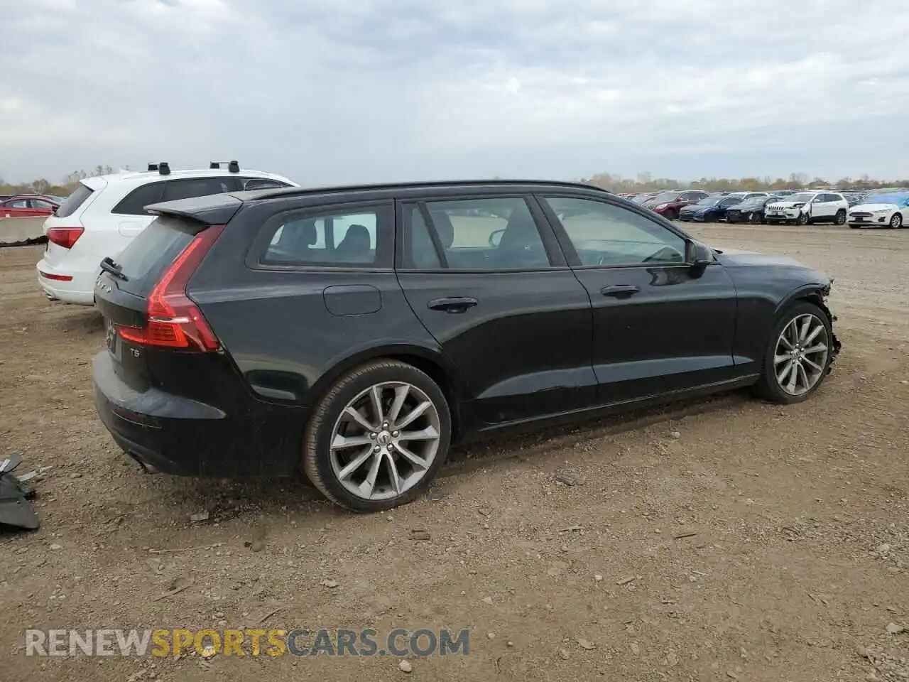 3 Photograph of a damaged car YV1102EK2L2370752 VOLVO V60 2020