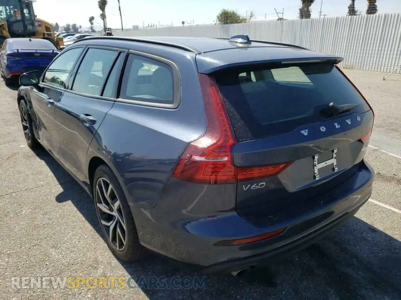 3 Photograph of a damaged car YV1102EK4L2357596 VOLVO V60 2020