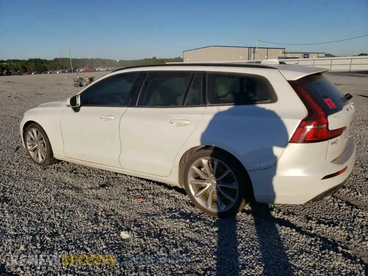 2 Photograph of a damaged car YV1102EK7L2375882 VOLVO V60 2020