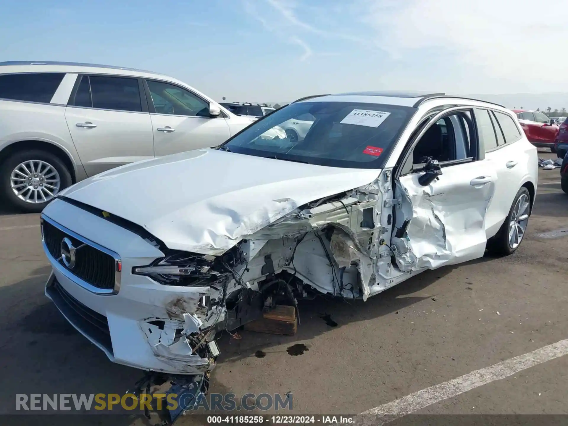 2 Photograph of a damaged car YV1102EK9L2362129 VOLVO V60 2020