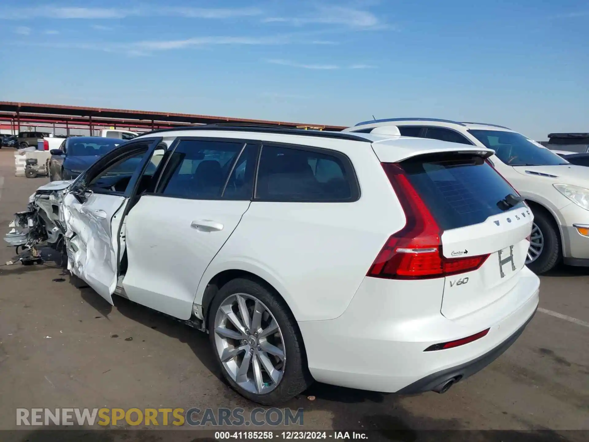 3 Photograph of a damaged car YV1102EK9L2362129 VOLVO V60 2020