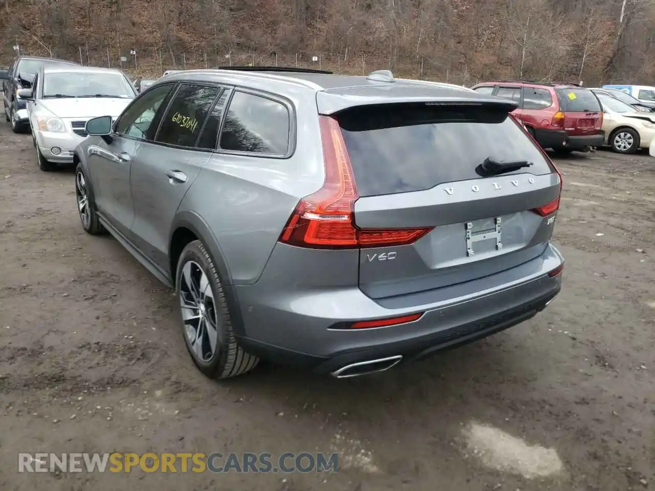 3 Фотография поврежденного автомобиля YV4102WK0L1040342 VOLVO V60 2020