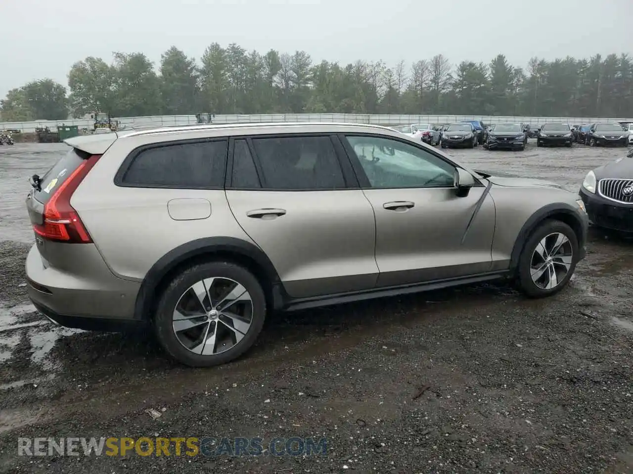 3 Photograph of a damaged car YV4102WK3L1034695 VOLVO V60 2020