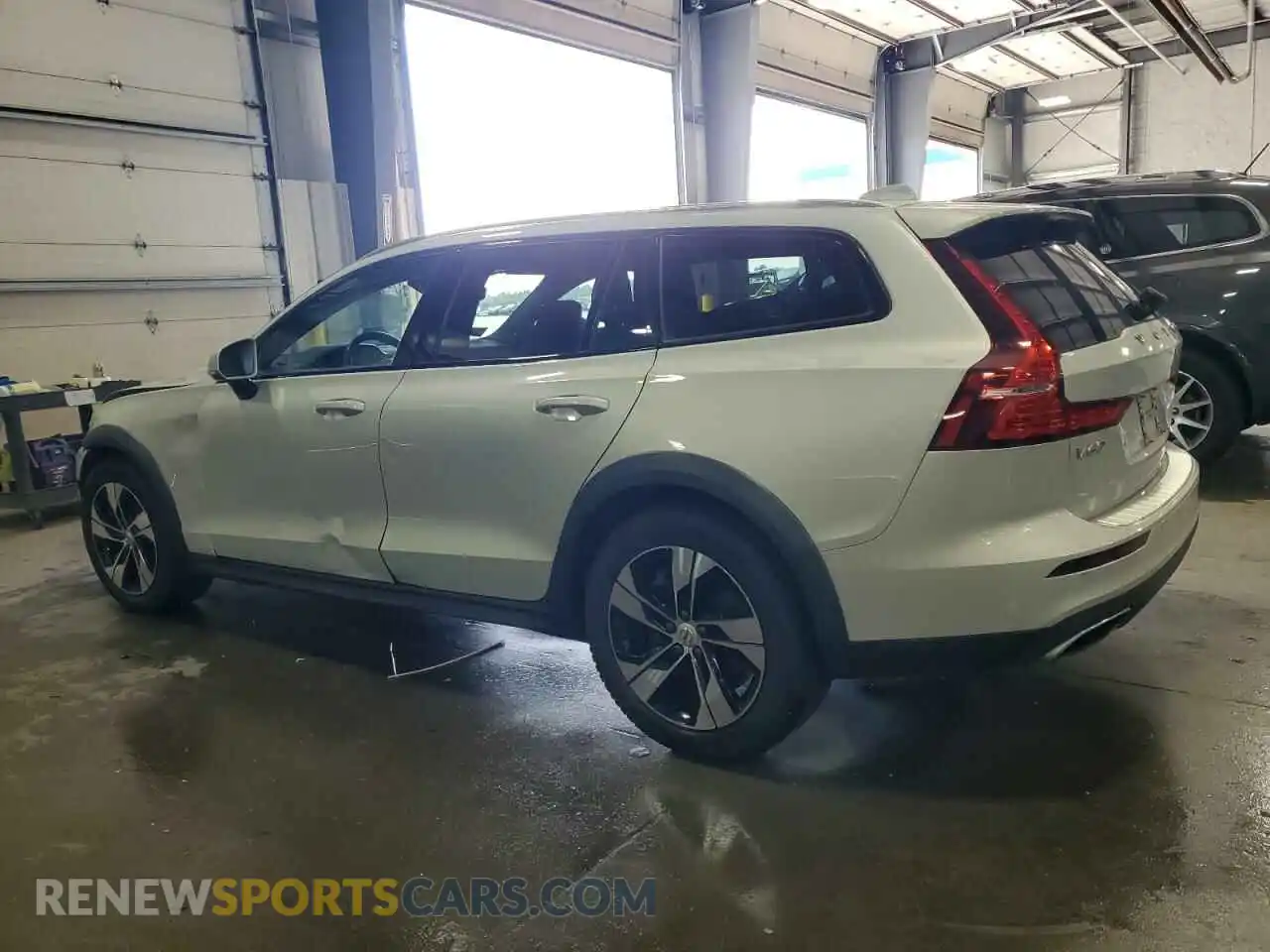 2 Photograph of a damaged car YV4102WK3L1037371 VOLVO V60 2020