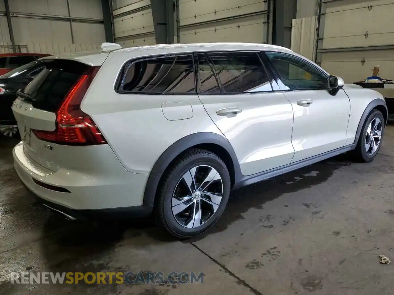3 Photograph of a damaged car YV4102WK3L1037371 VOLVO V60 2020