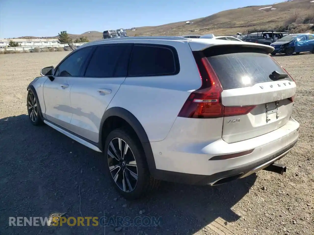 3 Photograph of a damaged car YV4102WK5L1031216 VOLVO V60 2020