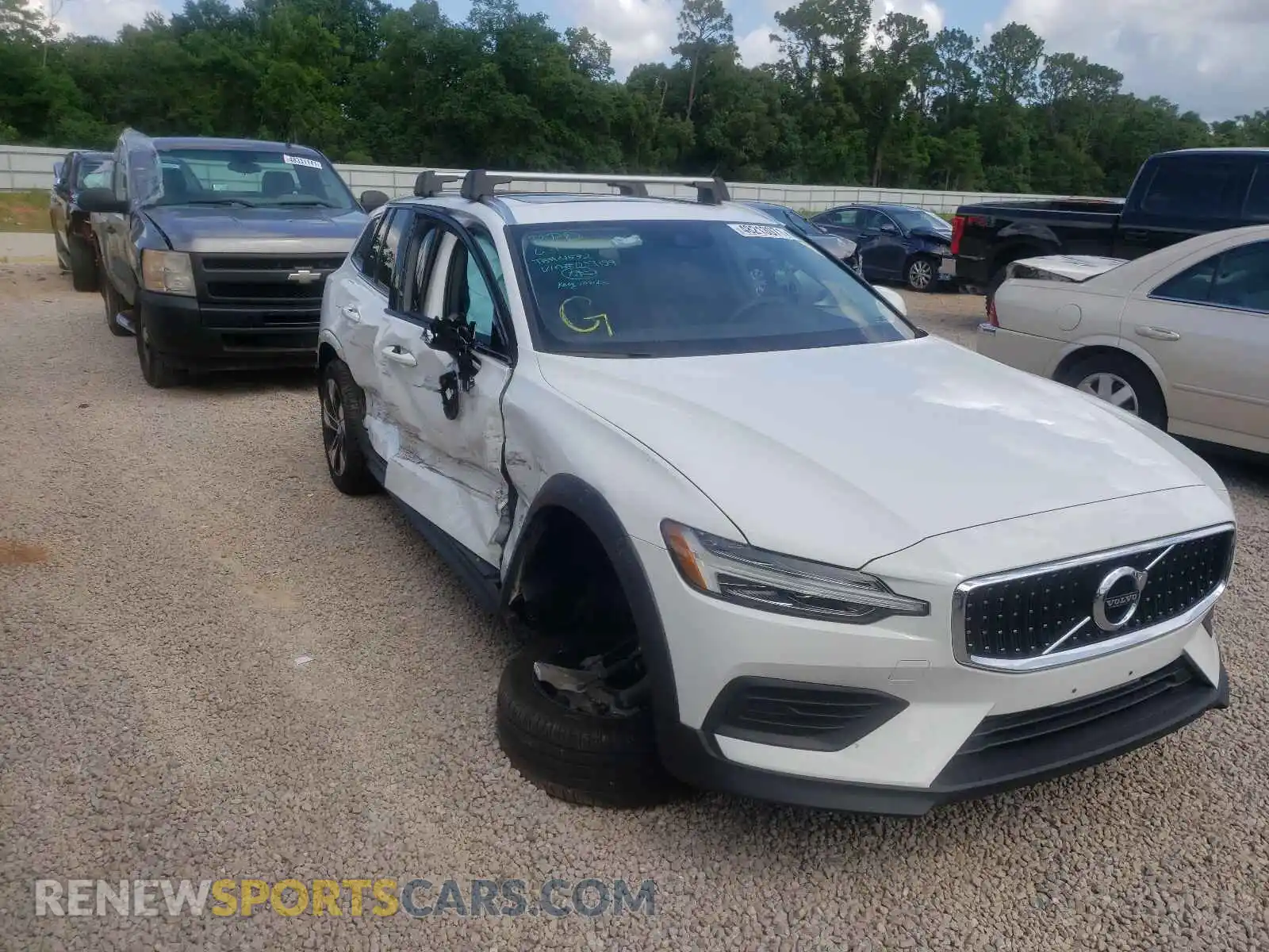1 Photograph of a damaged car YV4102WK5L1037159 VOLVO V60 2020