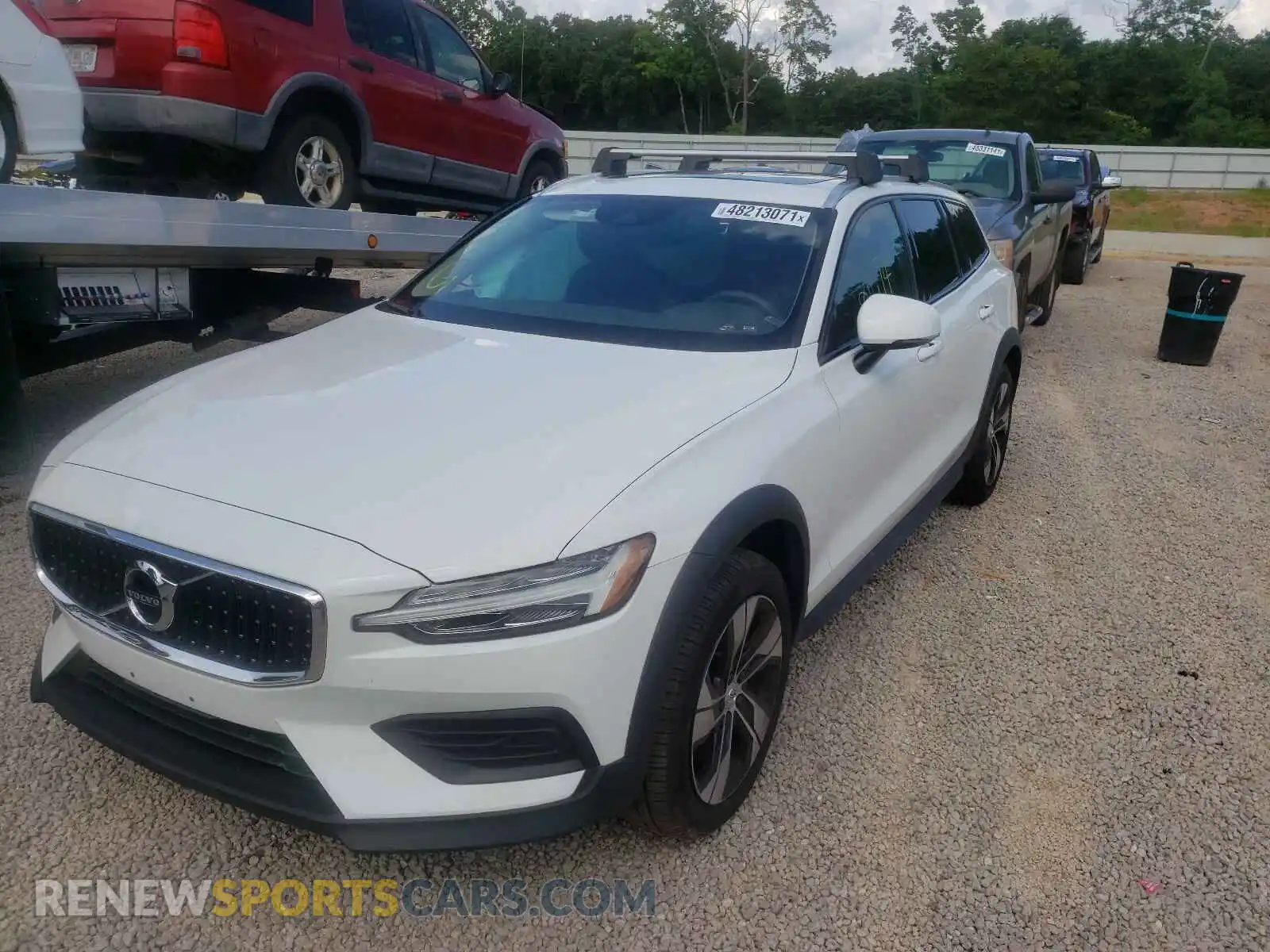2 Photograph of a damaged car YV4102WK5L1037159 VOLVO V60 2020