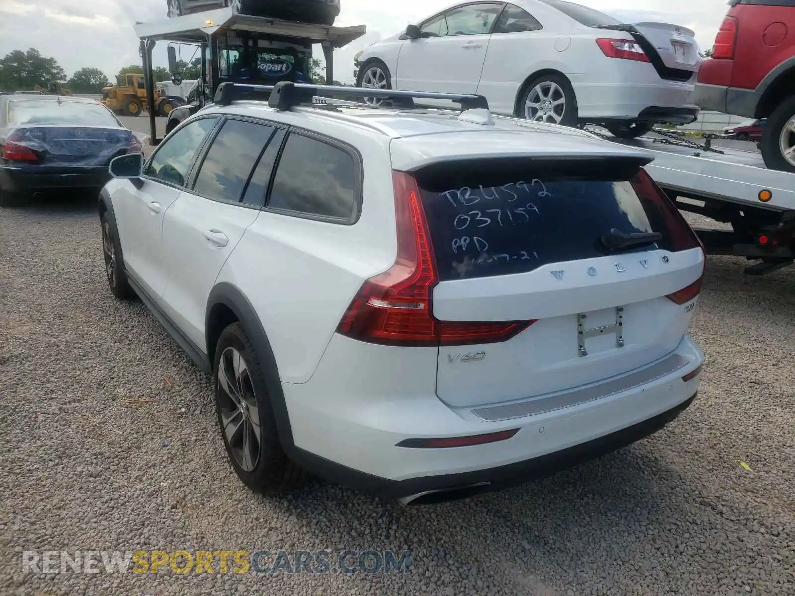 3 Photograph of a damaged car YV4102WK5L1037159 VOLVO V60 2020