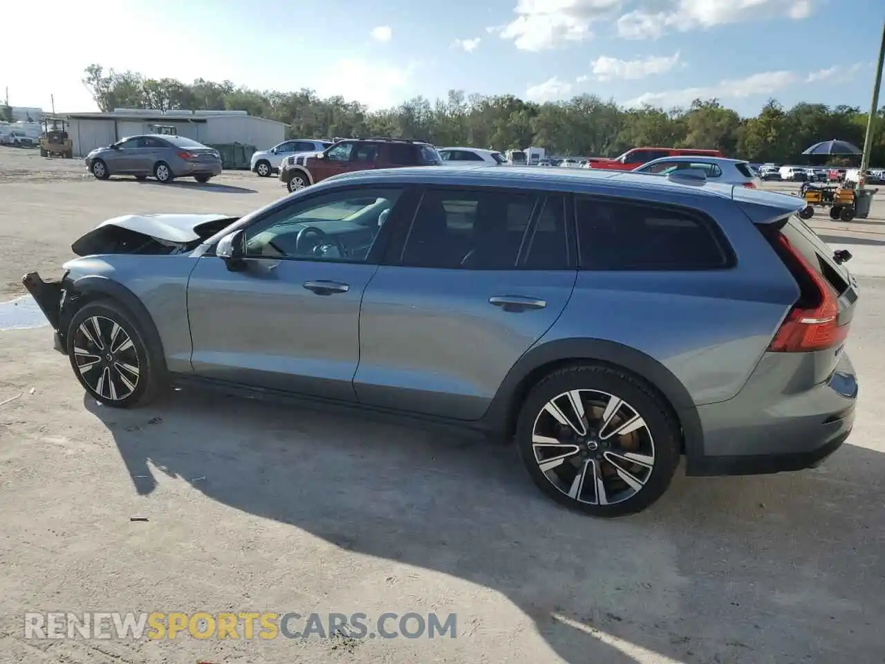 2 Photograph of a damaged car YV4102WK5L1042975 VOLVO V60 2020