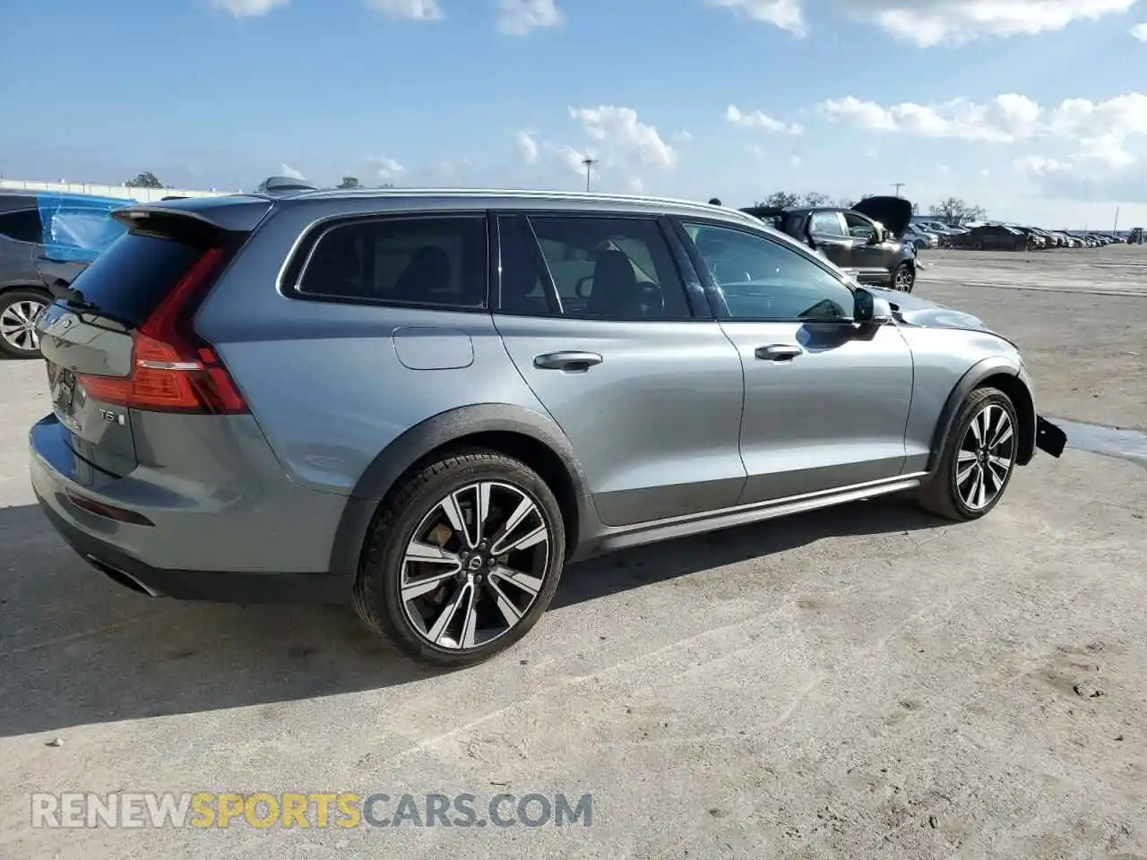 3 Photograph of a damaged car YV4102WK5L1042975 VOLVO V60 2020