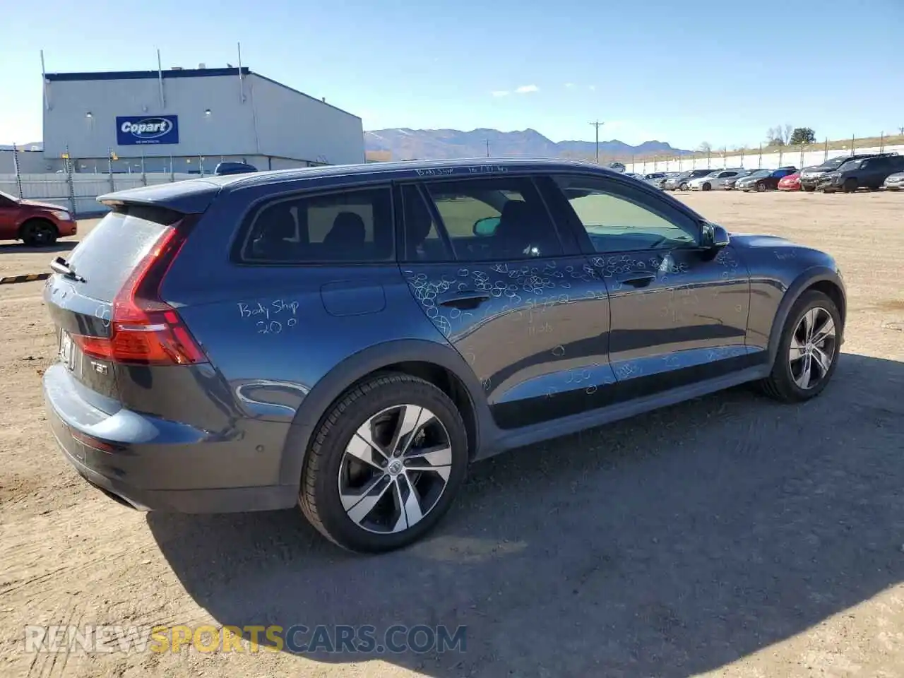 3 Photograph of a damaged car YV4102WK6L1042595 VOLVO V60 2020