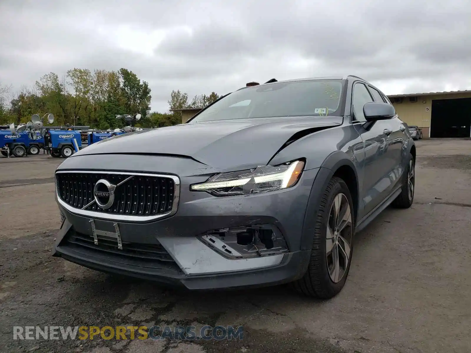2 Photograph of a damaged car YV4102WK7L1044257 VOLVO V60 2020