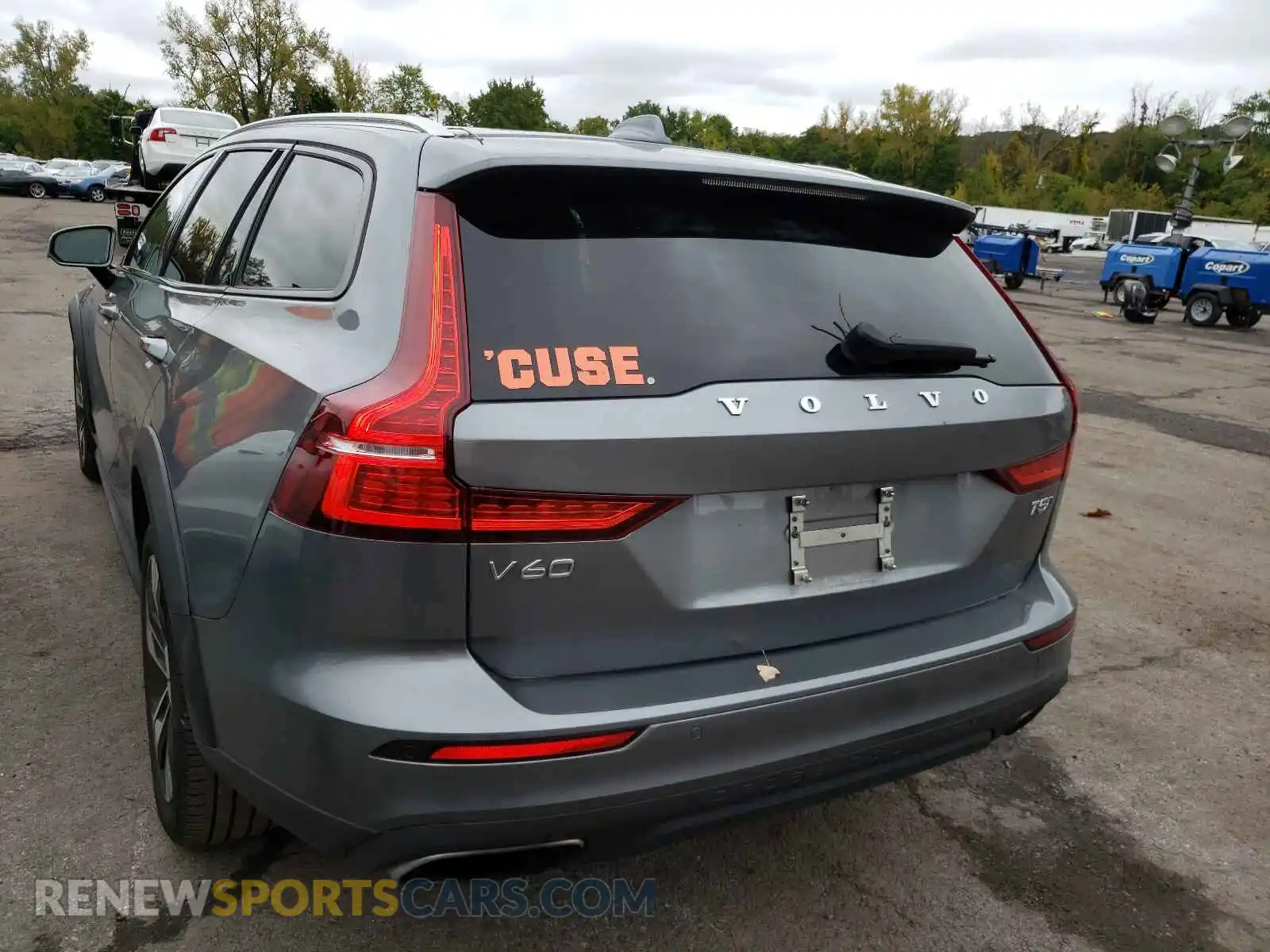 3 Photograph of a damaged car YV4102WK7L1044257 VOLVO V60 2020