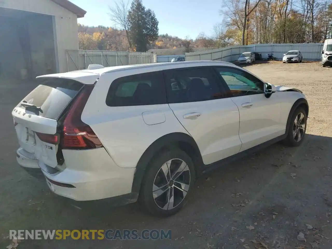 3 Photograph of a damaged car YV4102WK9L1030439 VOLVO V60 2020