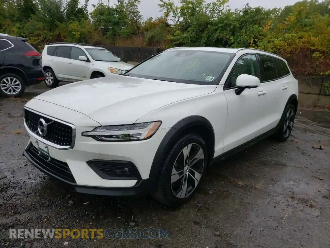 2 Photograph of a damaged car YV4102WK0M1069342 VOLVO V60 2021