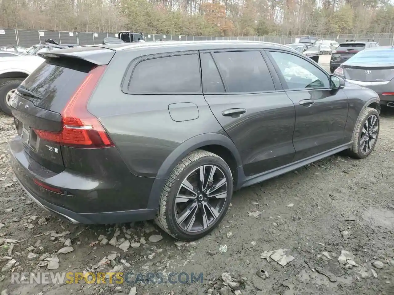 3 Photograph of a damaged car YV4102WK9M1067802 VOLVO V60 2021
