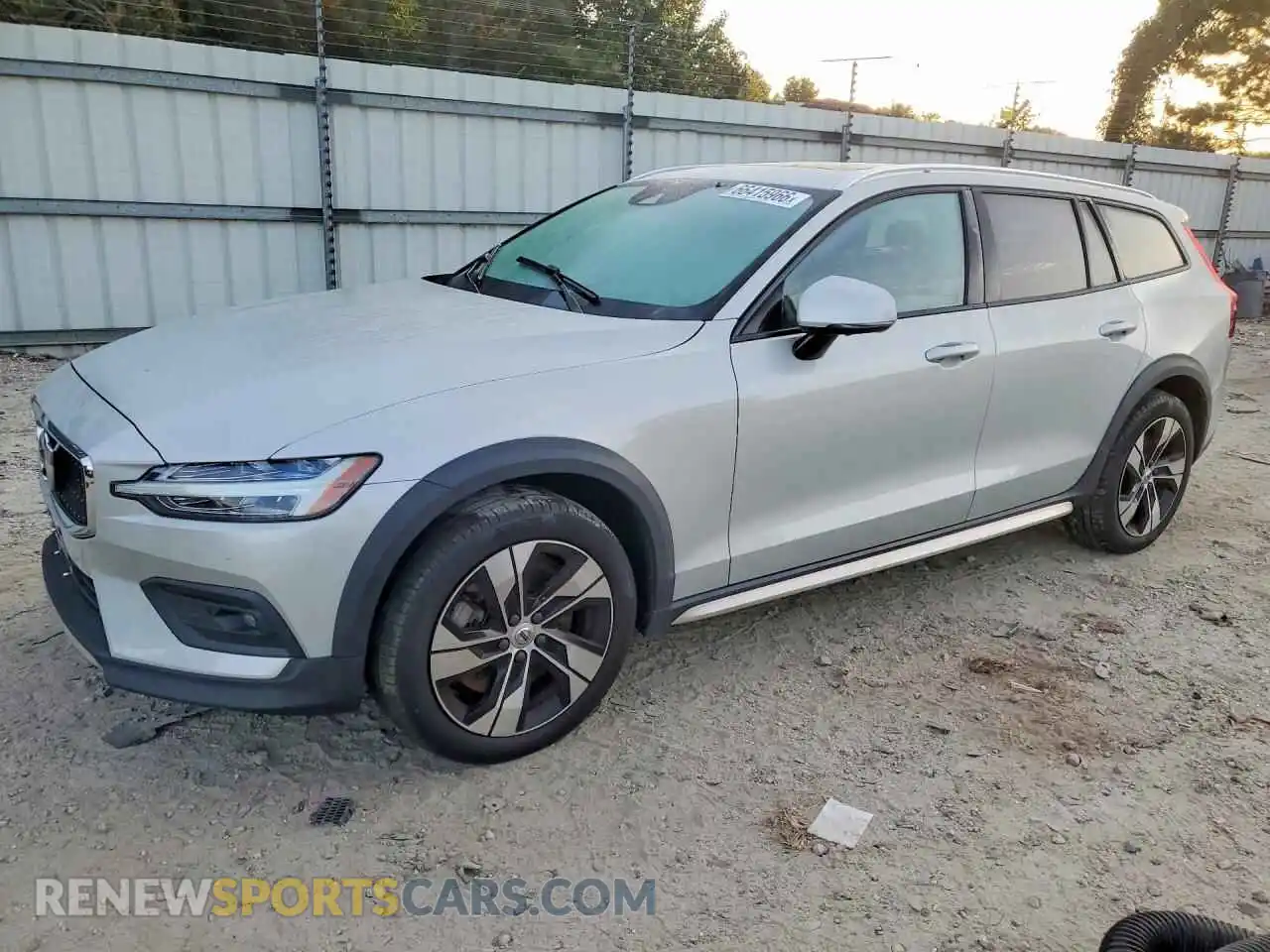 1 Photograph of a damaged car YV4102WK9M1069341 VOLVO V60 2021