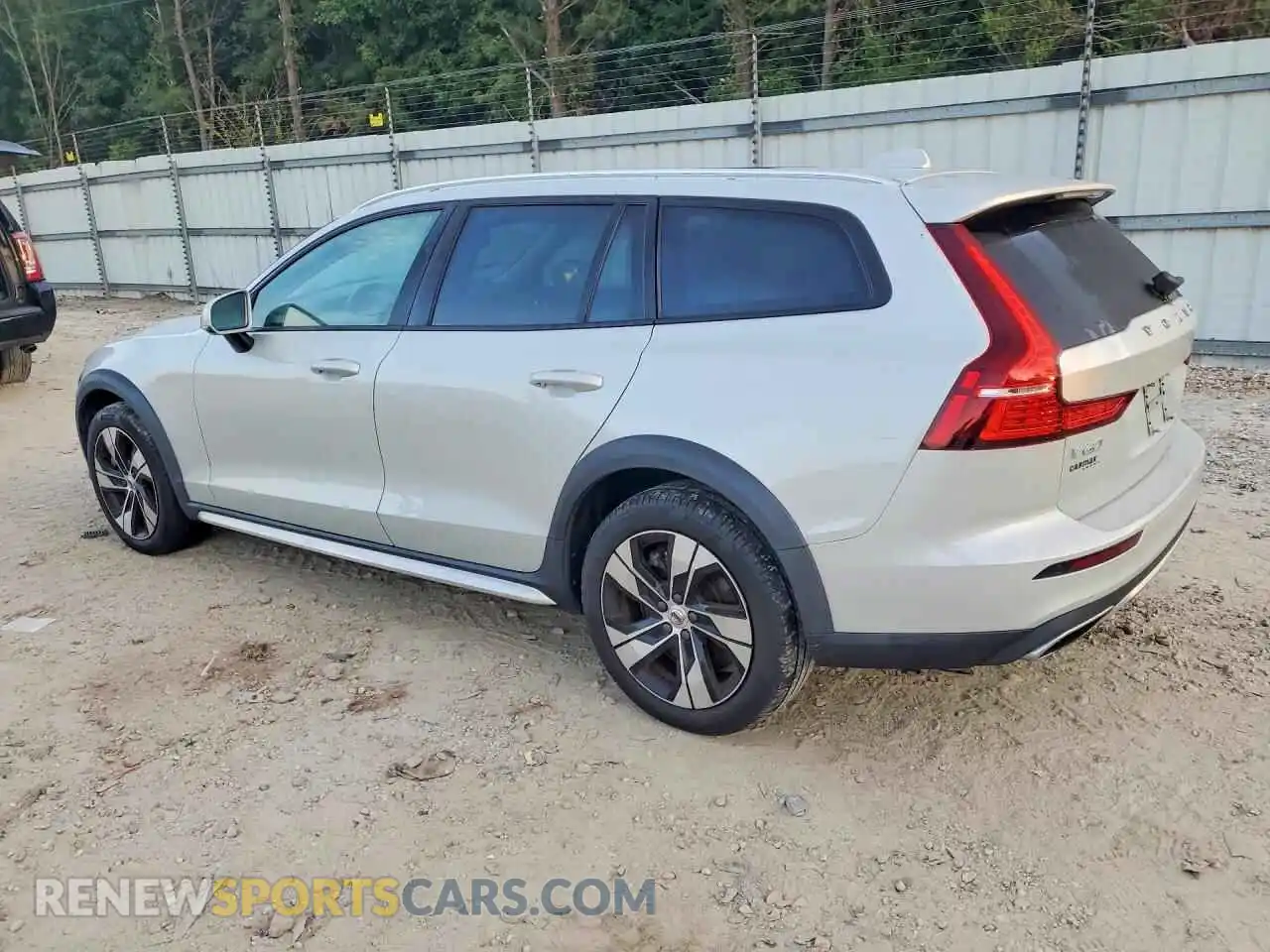 2 Photograph of a damaged car YV4102WK9M1069341 VOLVO V60 2021