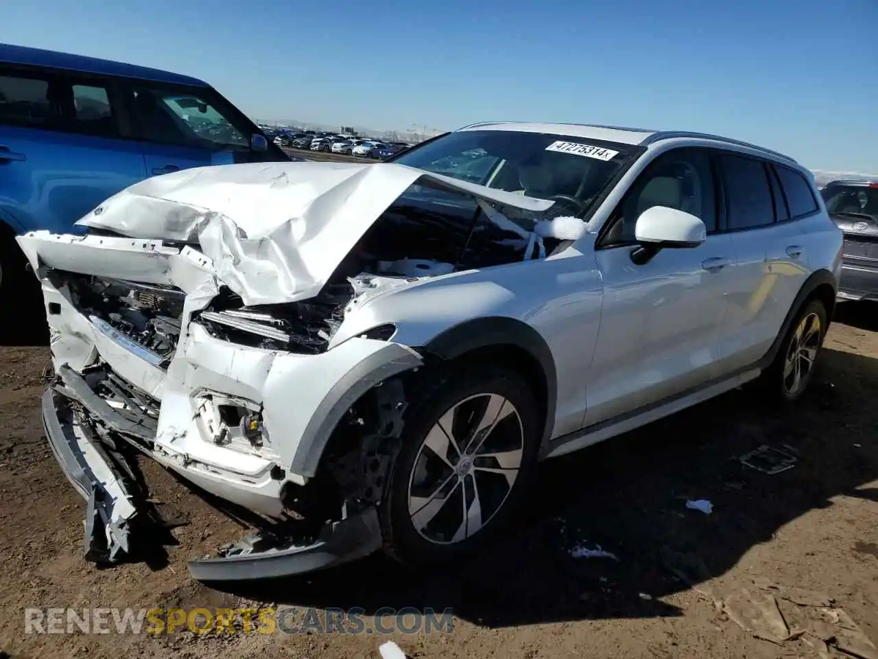 1 Photograph of a damaged car YV4102WKXM1069073 VOLVO V60 2021