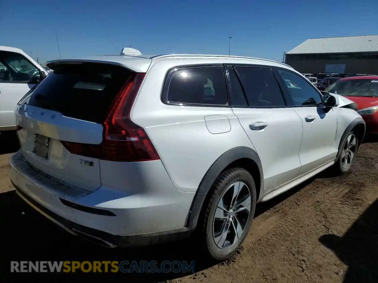 3 Photograph of a damaged car YV4102WKXM1069073 VOLVO V60 2021