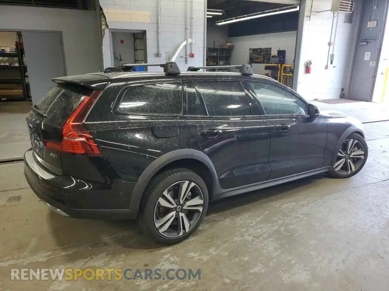 3 Photograph of a damaged car YV4L12WY0R2136288 VOLVO V60 2024