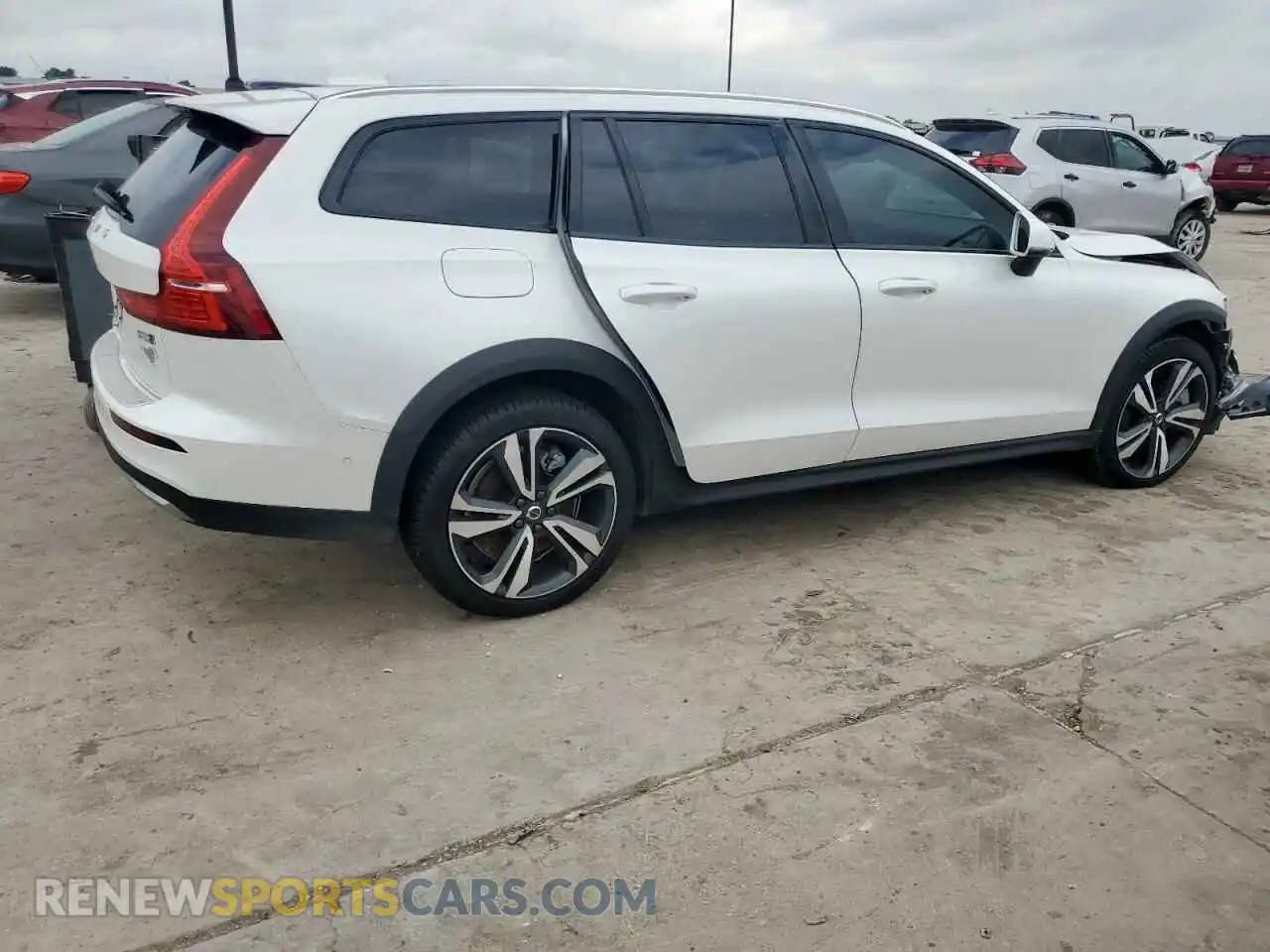 3 Photograph of a damaged car YV4L12WY3R2137287 VOLVO V60 2024