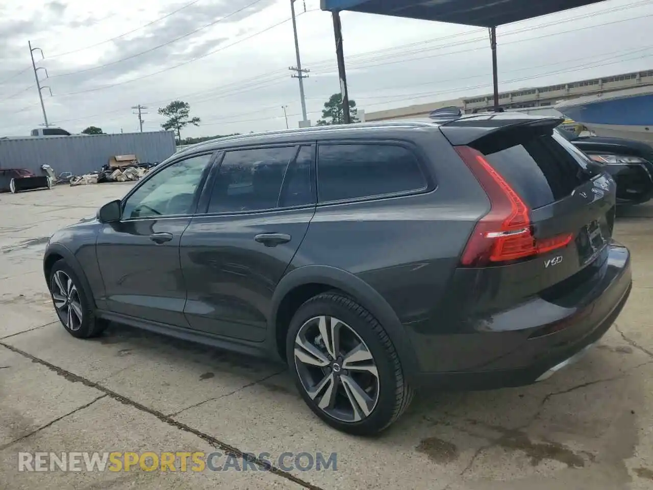 2 fotografías del automóvil dañado YV4L12WK3S2149179 VOLVO V60 2025