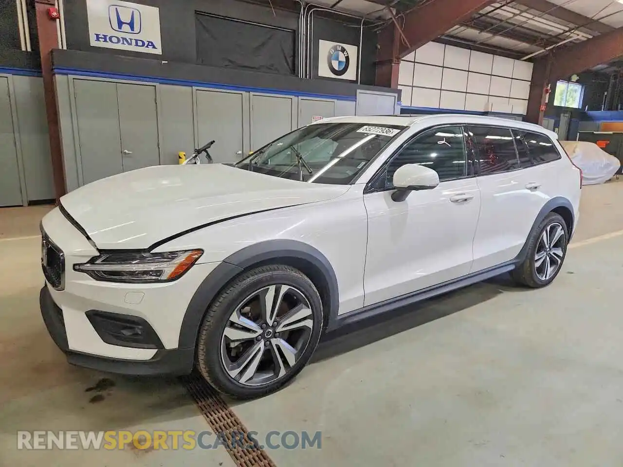 1 Photograph of a damaged car YV4L12WKXS2146229 VOLVO V60 2025
