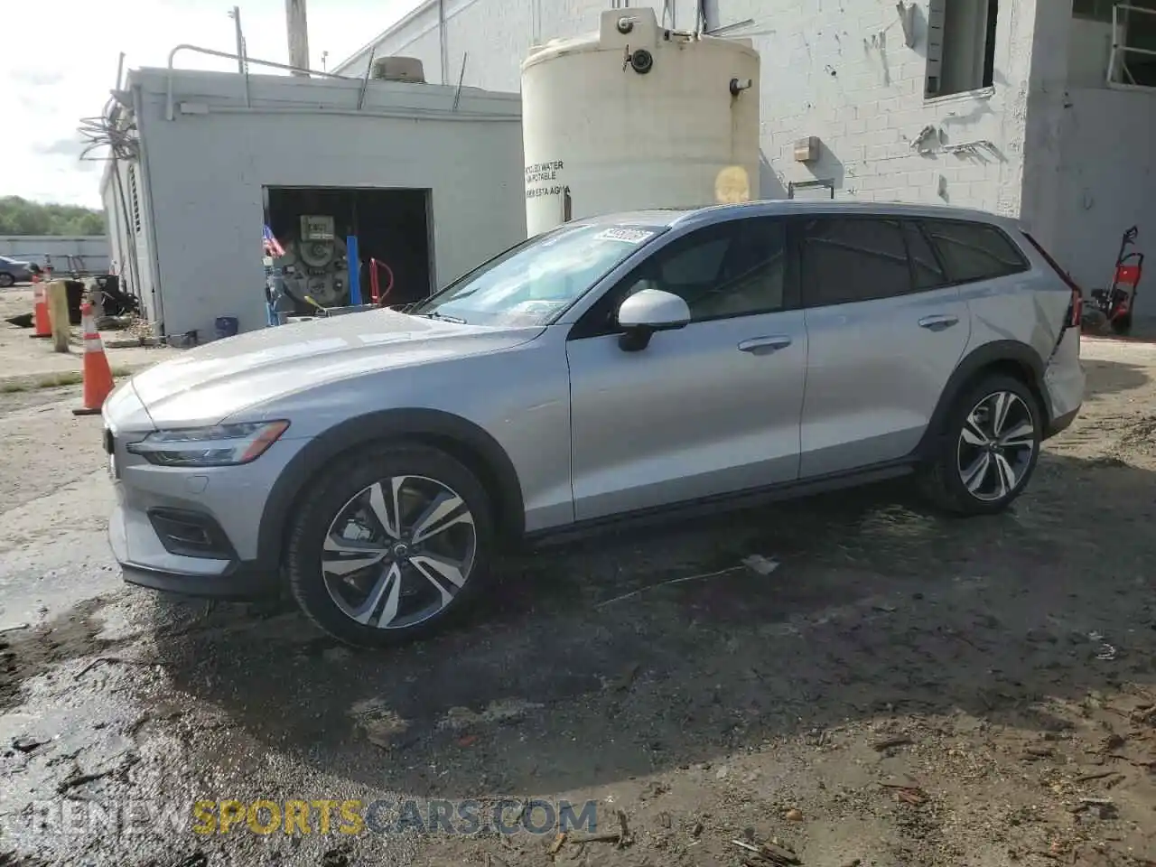 1 Photograph of a damaged car YV4L12WKXS2149583 VOLVO V60 2025