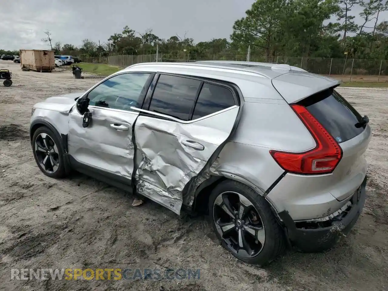 2 fotografías del automóvil dañado YV4162UL0K2122302 VOLVO XC40 2019