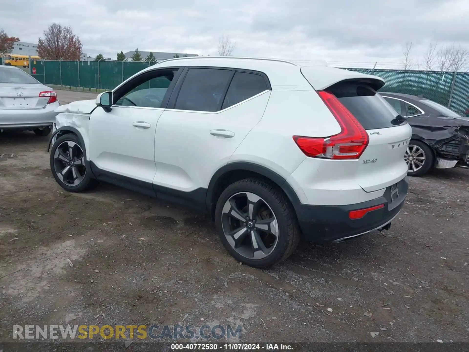 3 Photograph of a damaged car YV4162UL5K2074005 VOLVO XC40 2019