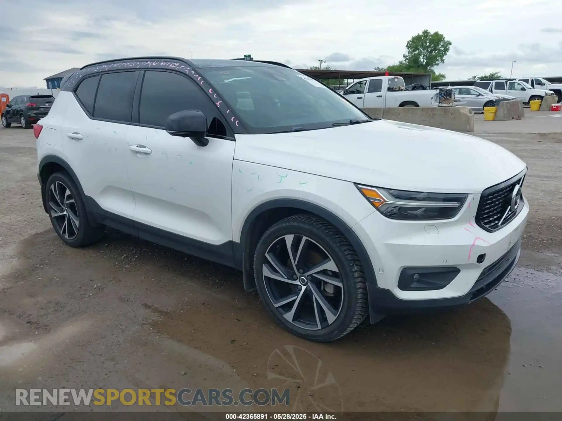 1 Фотография поврежденного автомобиля YV4162UM6K2085605 VOLVO XC40 2019