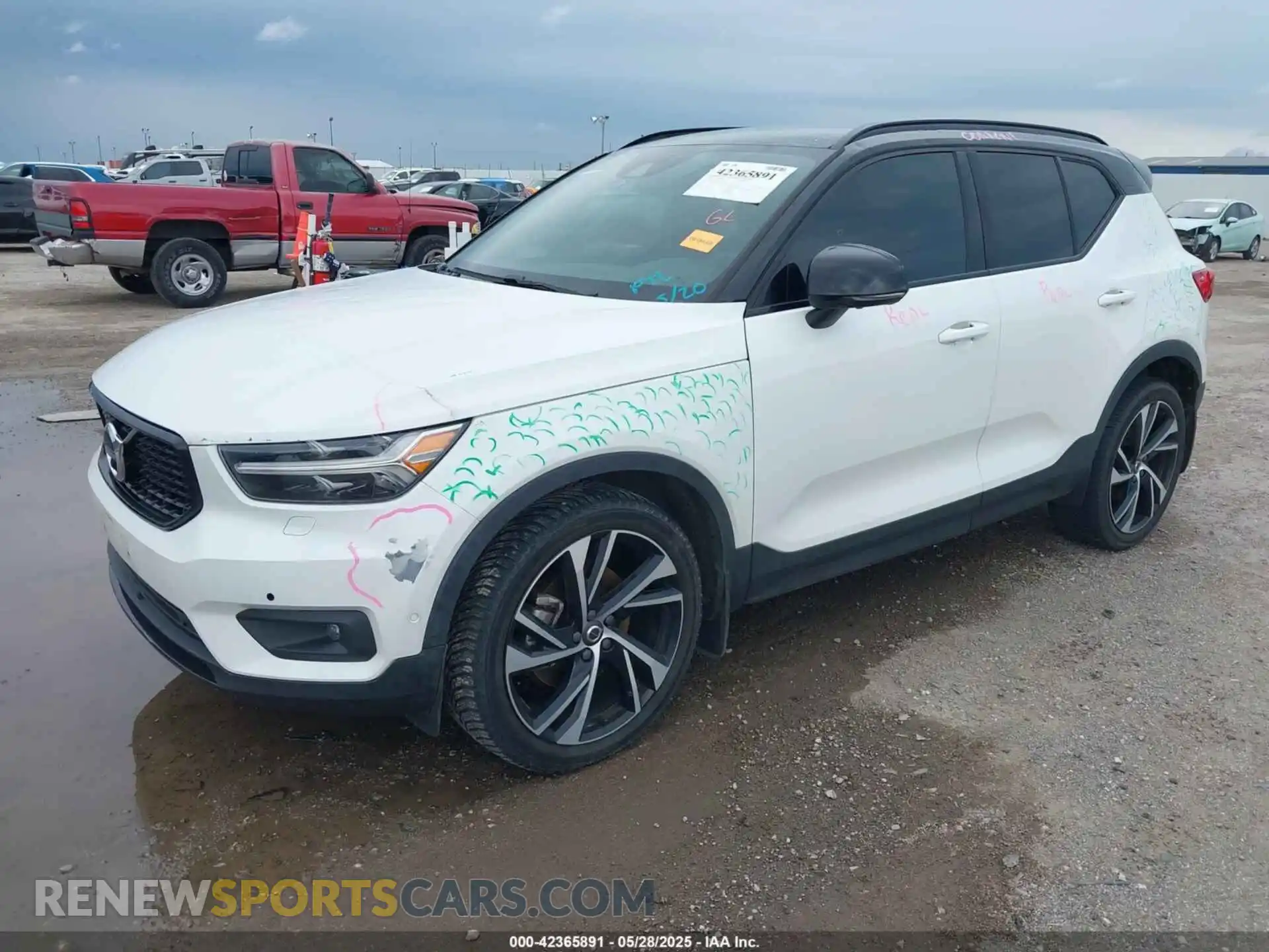 2 Фотография поврежденного автомобиля YV4162UM6K2085605 VOLVO XC40 2019