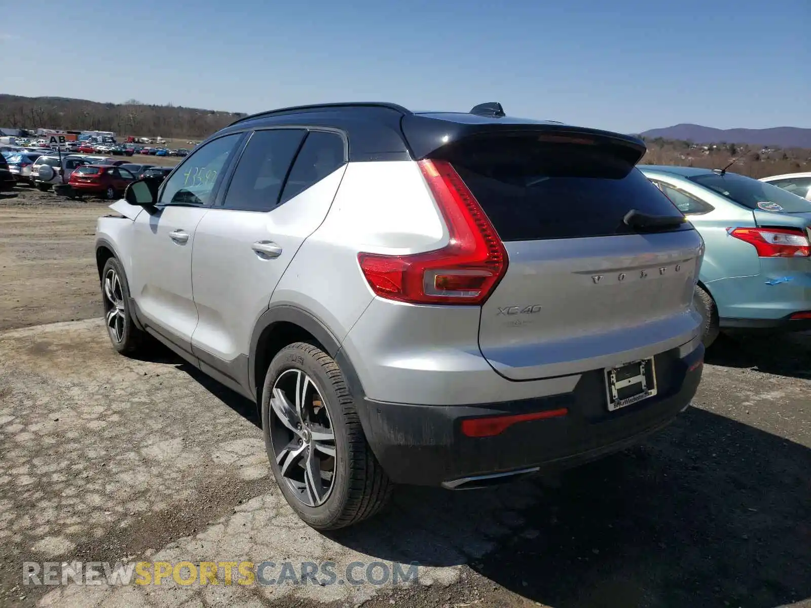 3 Photograph of a damaged car YV4162UM8K2077778 VOLVO XC40 2019