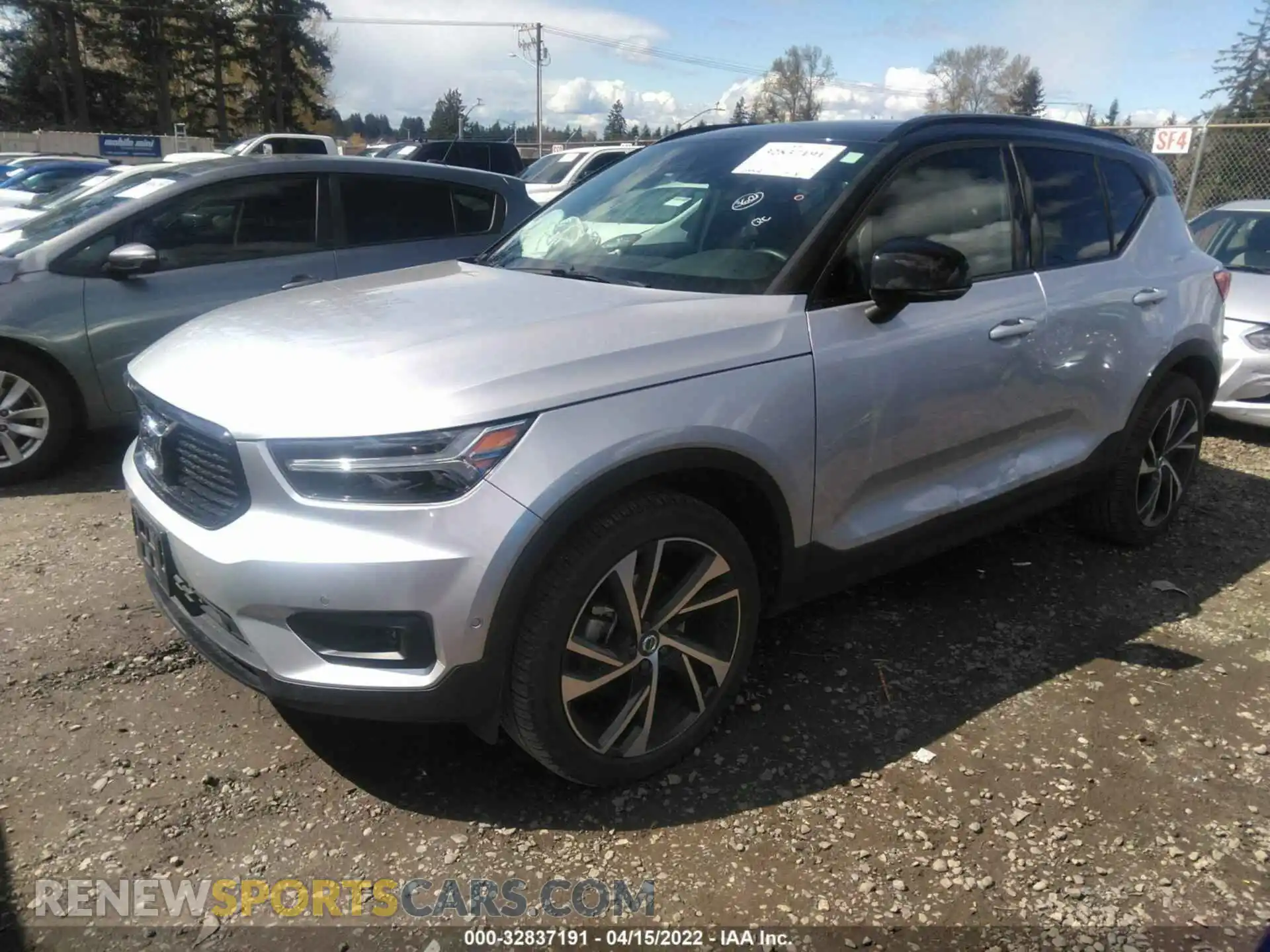 2 Photograph of a damaged car YV4162UM8K2153404 VOLVO XC40 2019