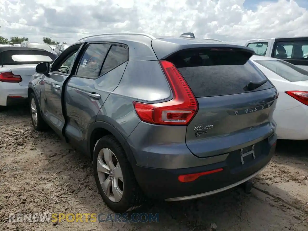 3 Photograph of a damaged car YV4162XZXK2014396 VOLVO XC40 2019