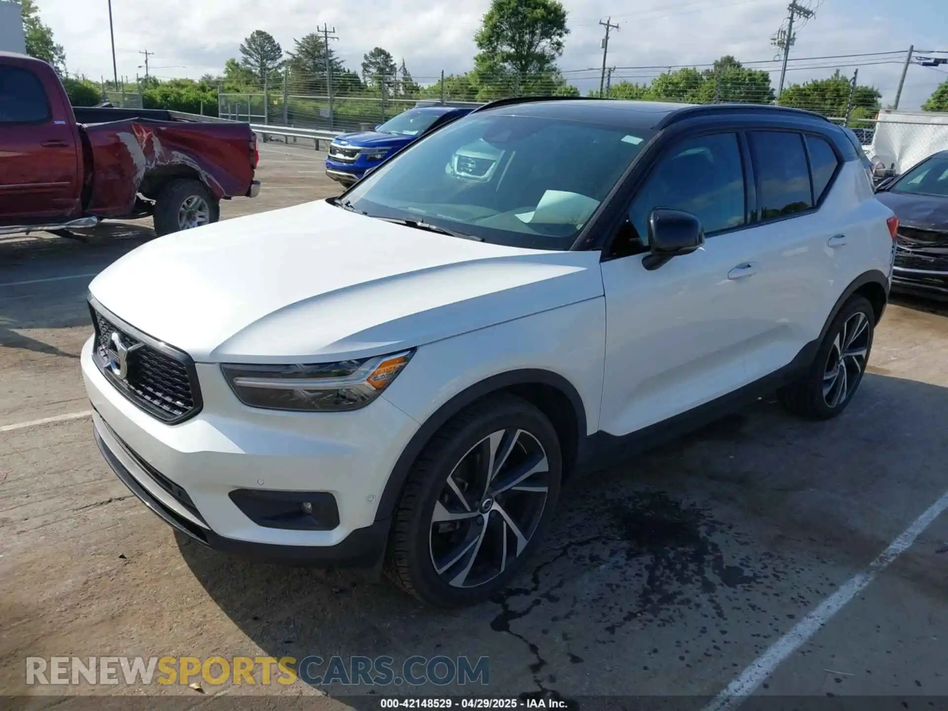 2 Photograph of a damaged car YV4AC2HM8K2084040 VOLVO XC40 2019